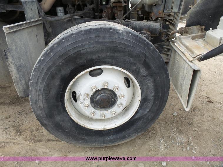 image for item K5182 1996 International 5070 mixer truck