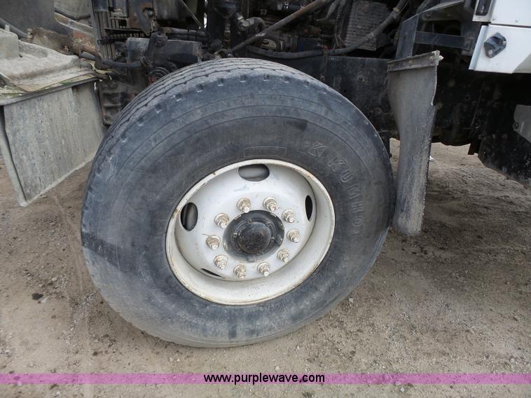 image for item K5182 1996 International 5070 mixer truck