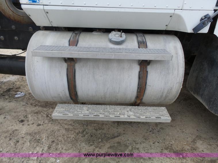 image for item K5182 1996 International 5070 mixer truck