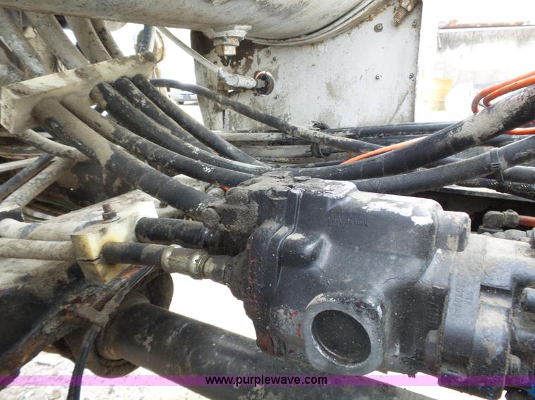 image for item K5182 1996 International 5070 mixer truck