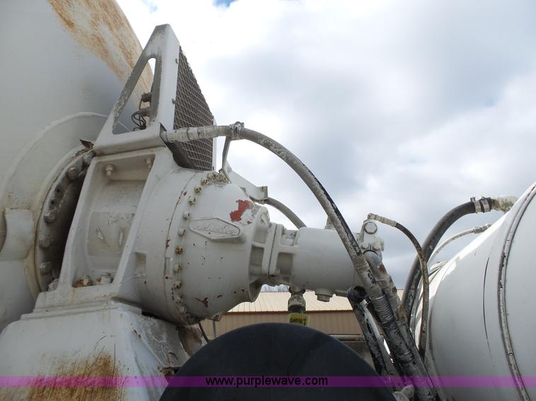 image for item K5182 1996 International 5070 mixer truck