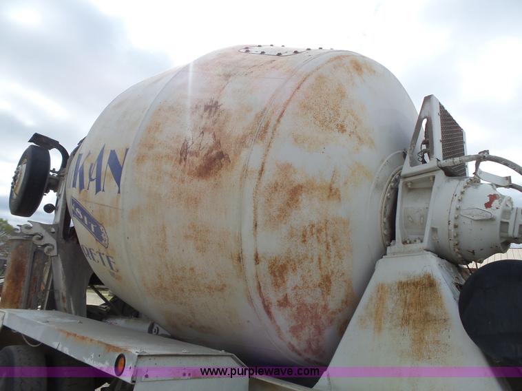 image for item K5182 1996 International 5070 mixer truck