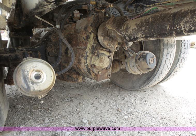 image for item K5182 1996 International 5070 mixer truck