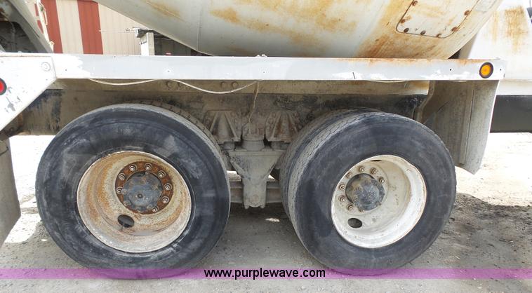 image for item K5182 1996 International 5070 mixer truck