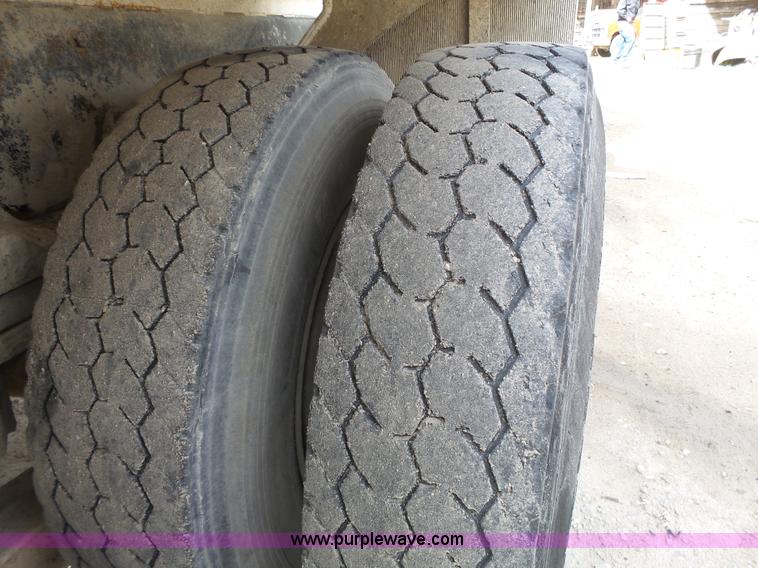 image for item K5182 1996 International 5070 mixer truck