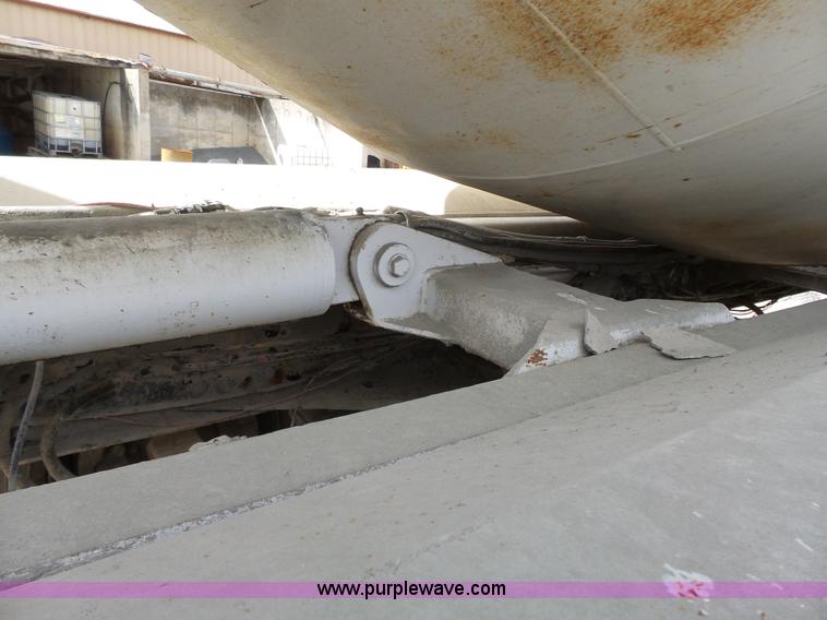 image for item K5182 1996 International 5070 mixer truck