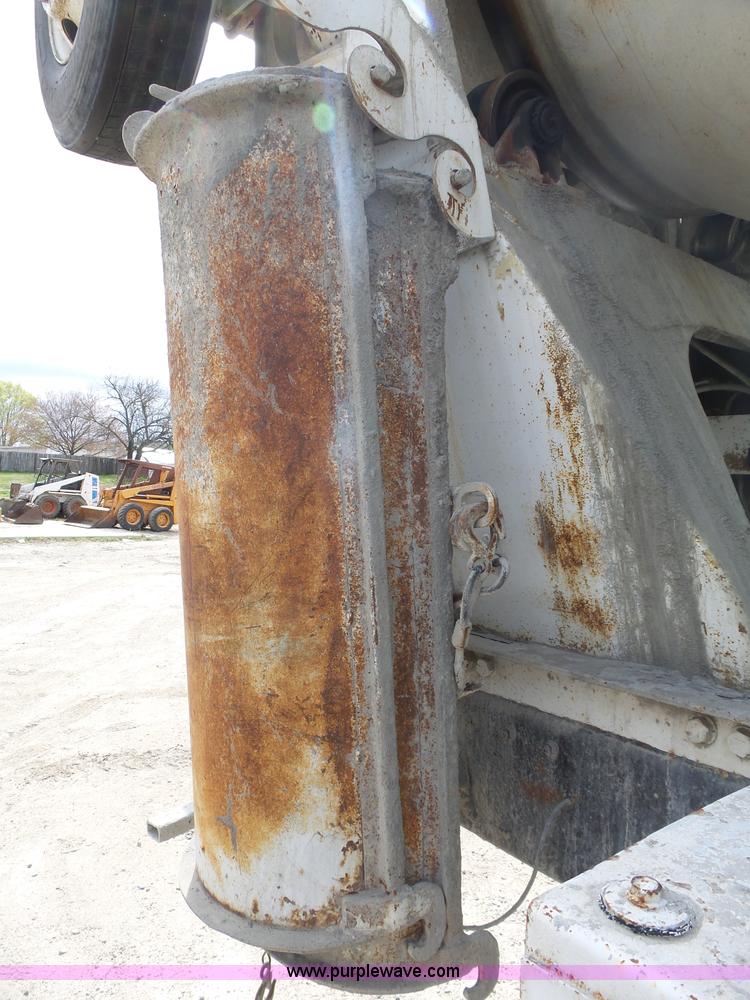 image for item K5182 1996 International 5070 mixer truck