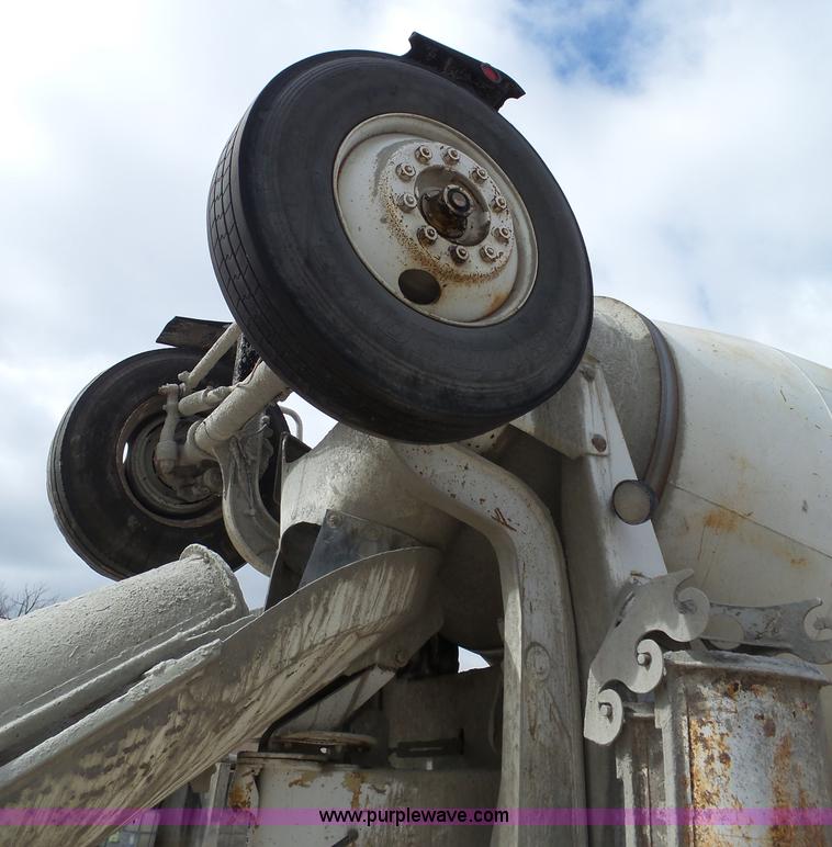 image for item K5182 1996 International 5070 mixer truck