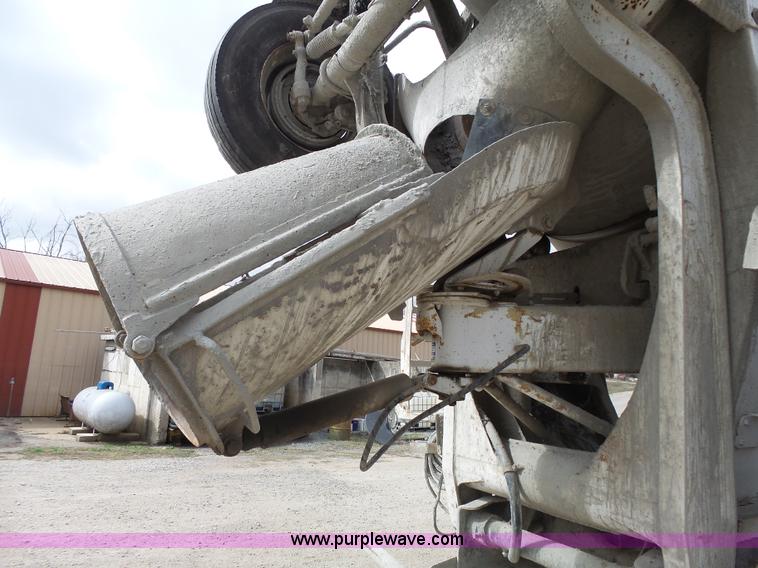 image for item K5182 1996 International 5070 mixer truck