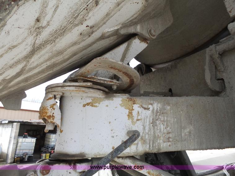 image for item K5182 1996 International 5070 mixer truck