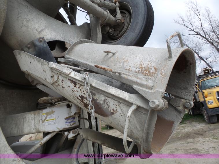 image for item K5182 1996 International 5070 mixer truck