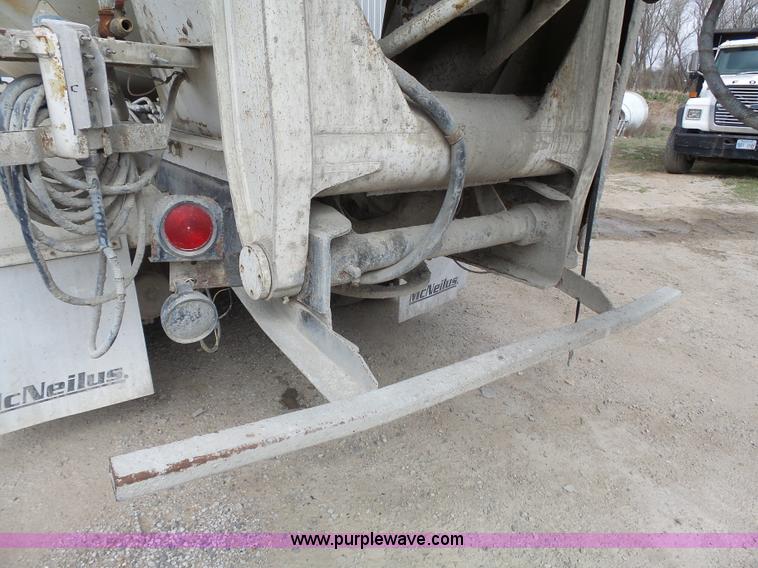 image for item K5182 1996 International 5070 mixer truck