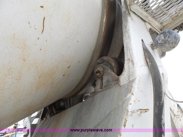 image for item K5182 1996 International 5070 mixer truck