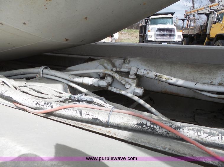 image for item K5182 1996 International 5070 mixer truck