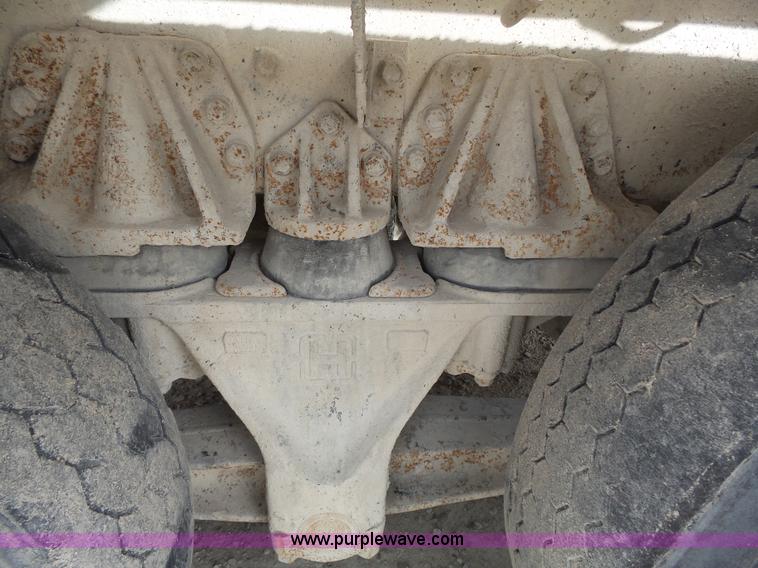 image for item K5182 1996 International 5070 mixer truck