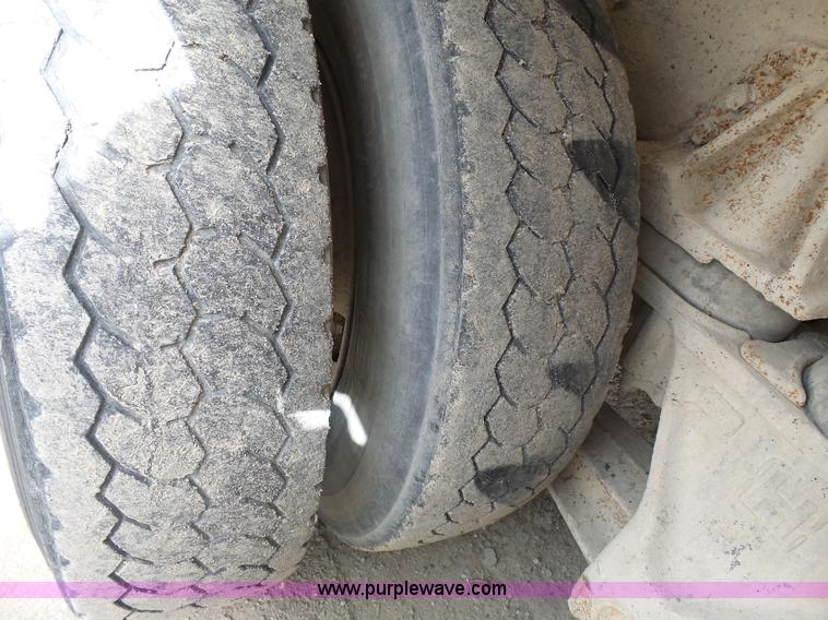 image for item K5182 1996 International 5070 mixer truck