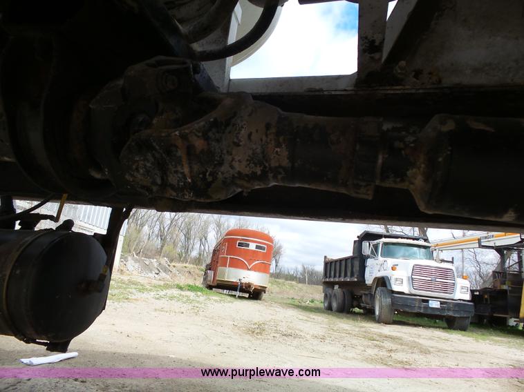 image for item K5182 1996 International 5070 mixer truck