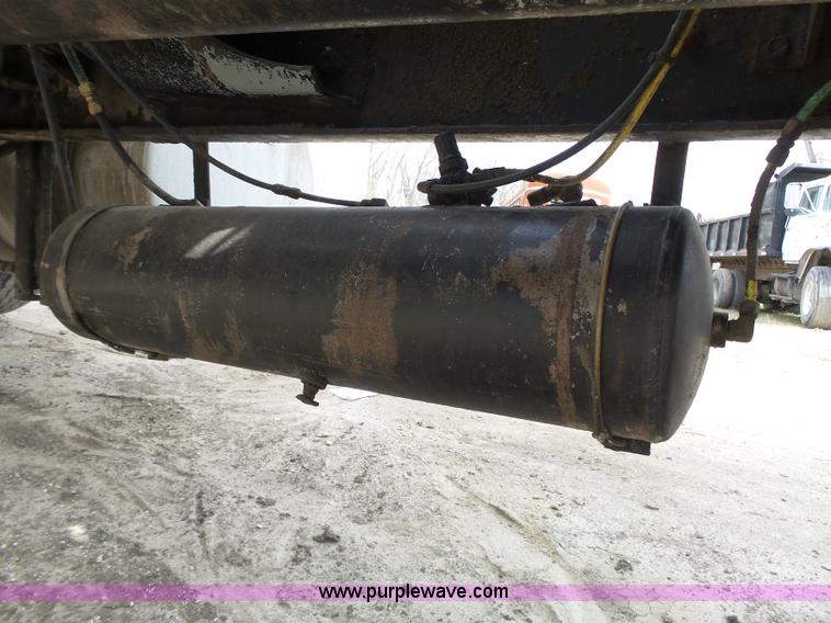 image for item K5182 1996 International 5070 mixer truck