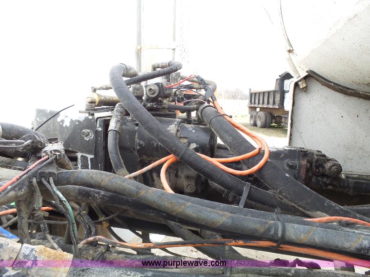 image for item K5182 1996 International 5070 mixer truck