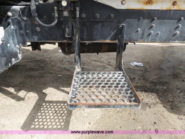 image for item K5182 1996 International 5070 mixer truck