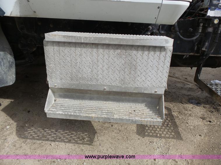 image for item K5182 1996 International 5070 mixer truck