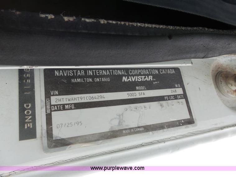 image for item K5182 1996 International 5070 mixer truck