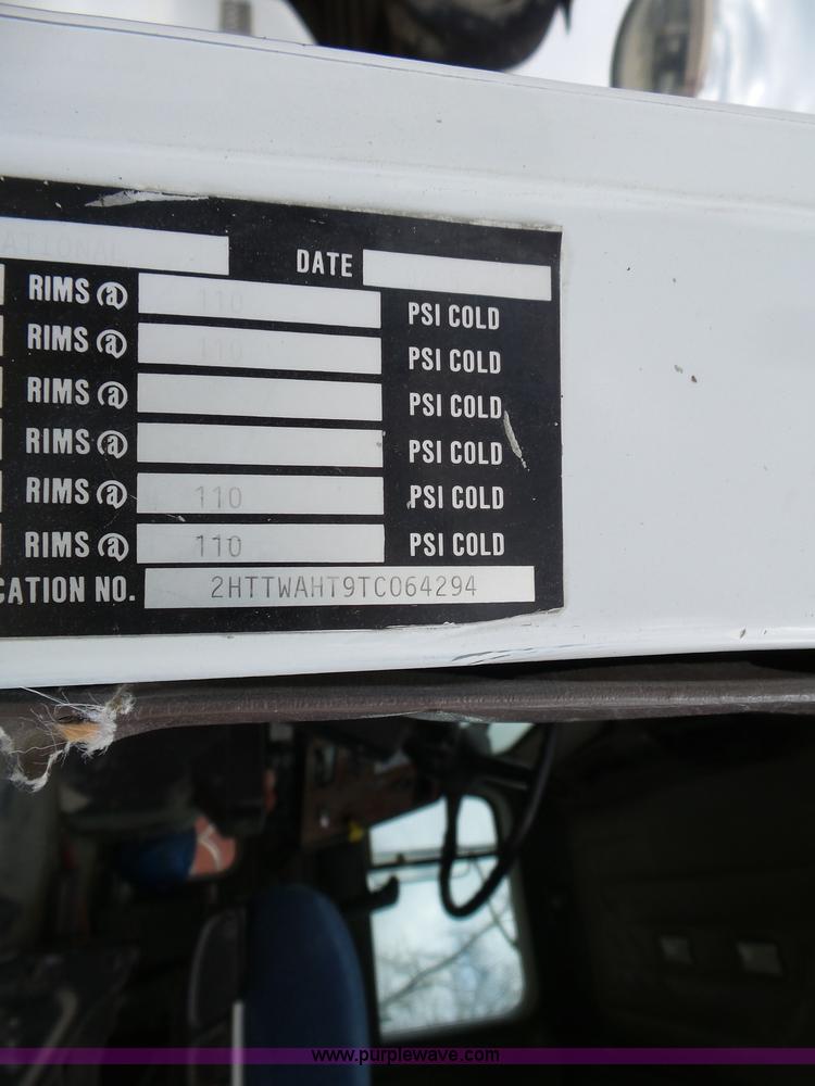 image for item K5182 1996 International 5070 mixer truck