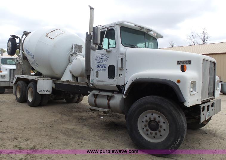 image for item K5183 1997 International 5070 mixer truck