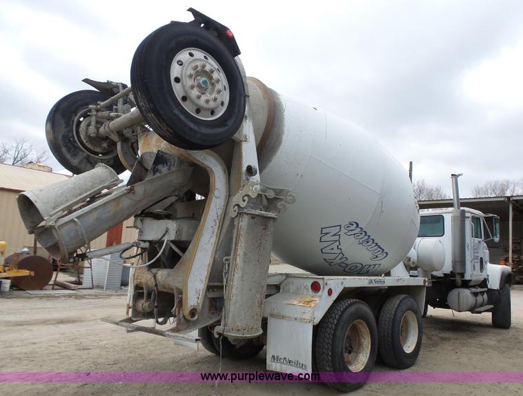 image for item K5183 1997 International 5070 mixer truck