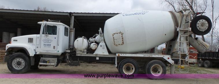 image for item K5183 1997 International 5070 mixer truck