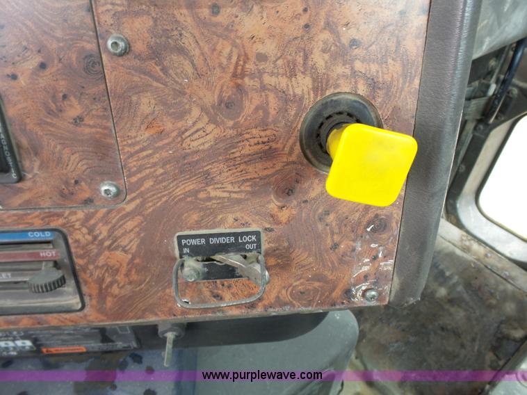 image for item K5183 1997 International 5070 mixer truck