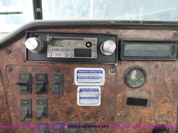 image for item K5183 1997 International 5070 mixer truck