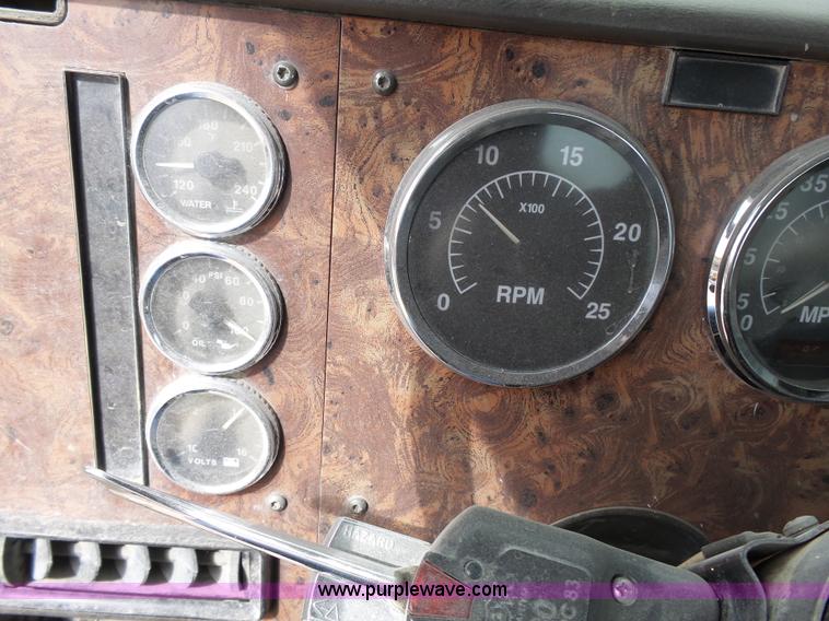 image for item K5183 1997 International 5070 mixer truck