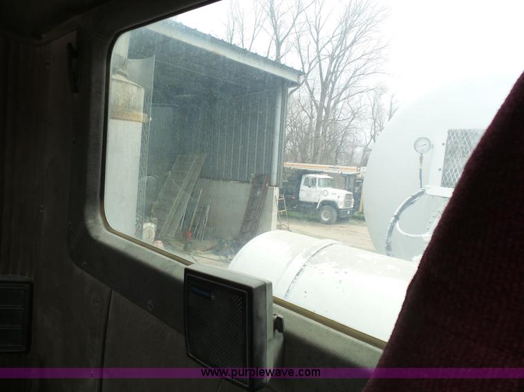 image for item K5183 1997 International 5070 mixer truck