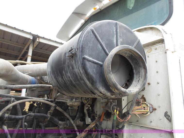 image for item K5183 1997 International 5070 mixer truck