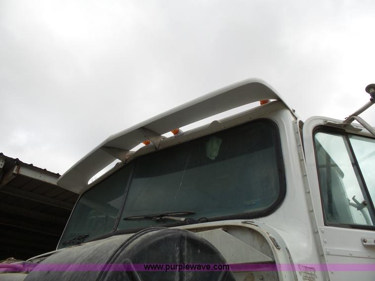 image for item K5183 1997 International 5070 mixer truck