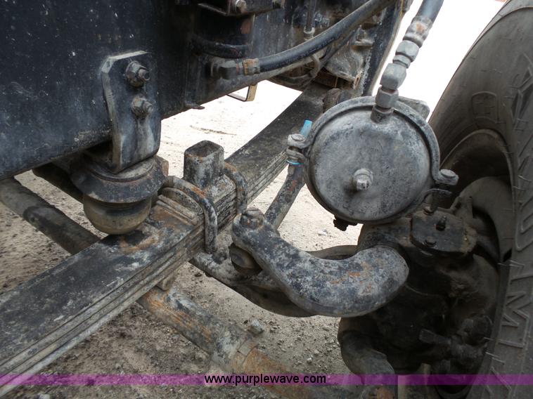 image for item K5183 1997 International 5070 mixer truck