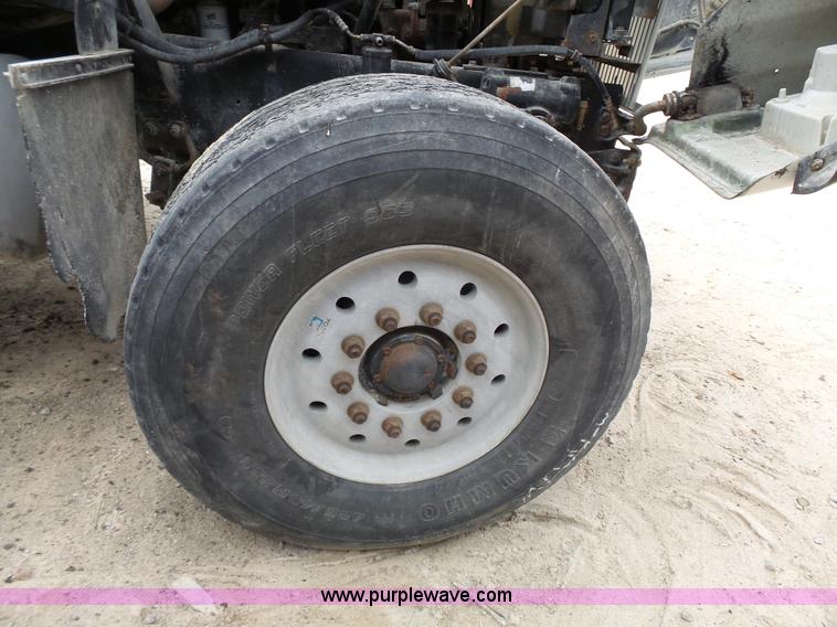 image for item K5183 1997 International 5070 mixer truck