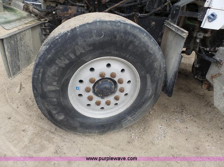 image for item K5183 1997 International 5070 mixer truck