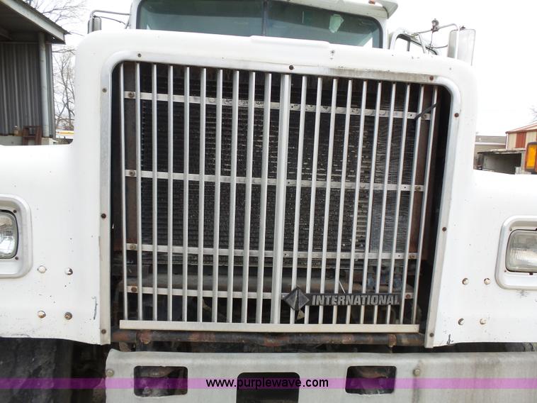 image for item K5183 1997 International 5070 mixer truck