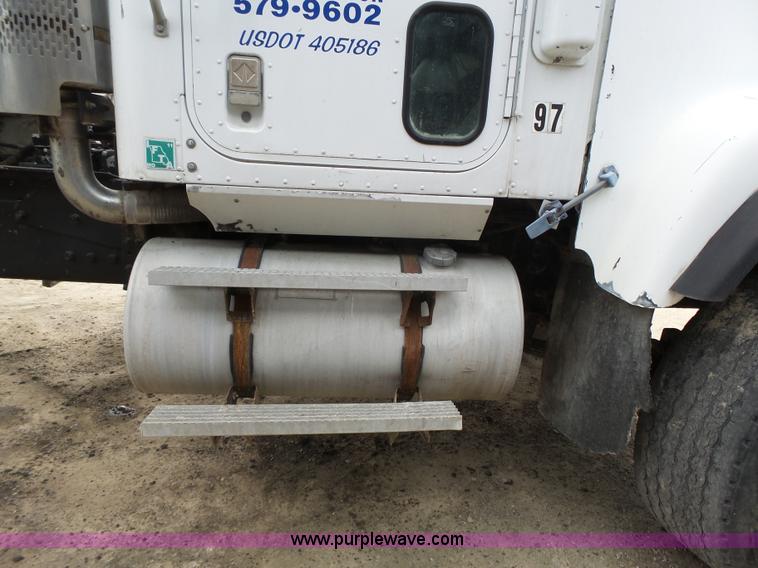 image for item K5183 1997 International 5070 mixer truck