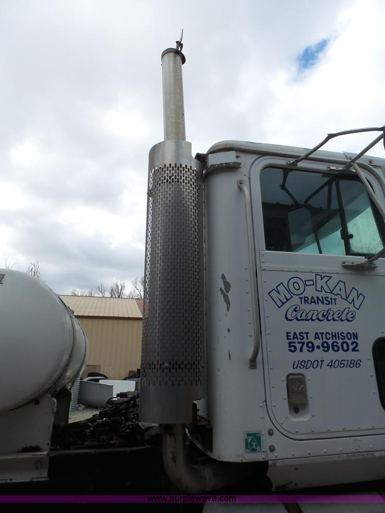 image for item K5183 1997 International 5070 mixer truck
