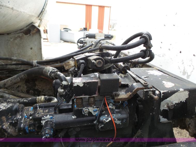 image for item K5183 1997 International 5070 mixer truck