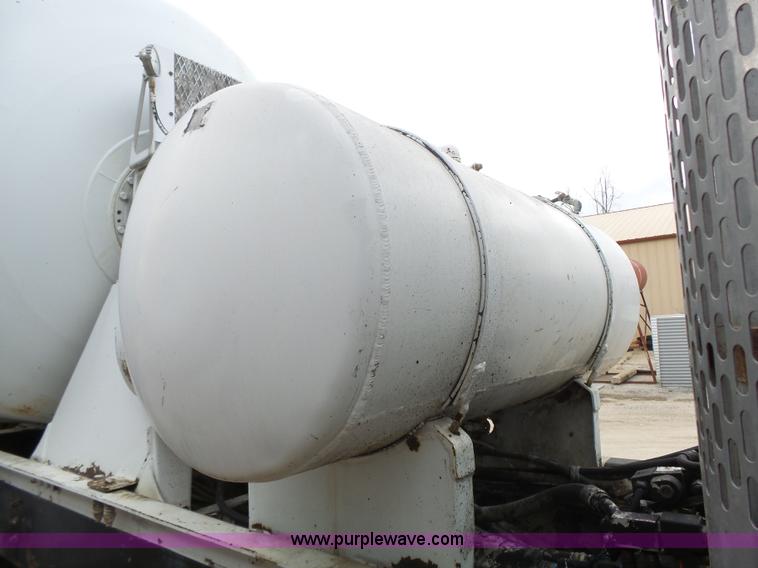 image for item K5183 1997 International 5070 mixer truck