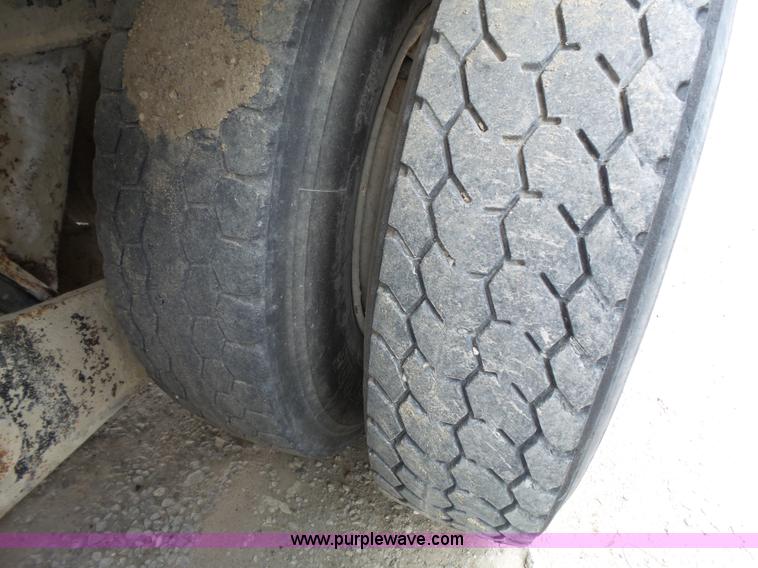 image for item K5183 1997 International 5070 mixer truck