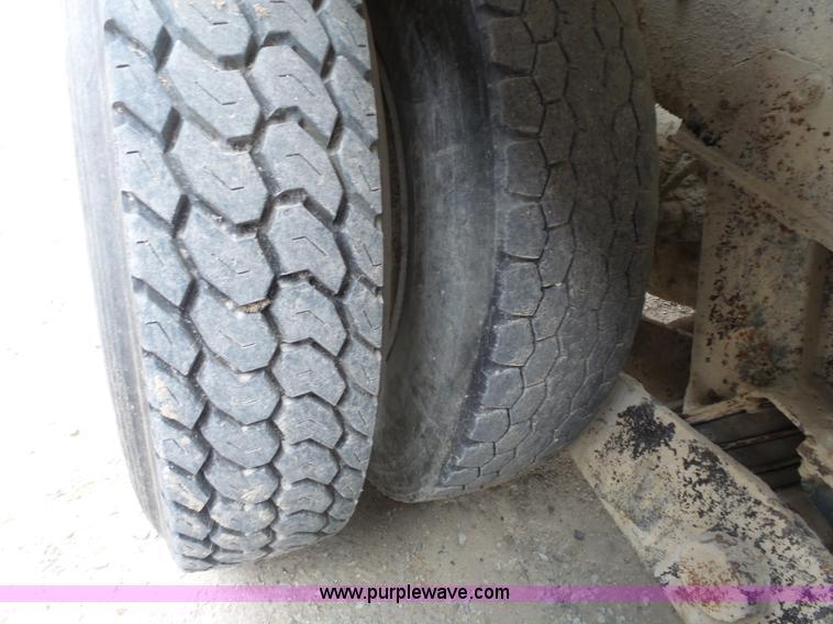 image for item K5183 1997 International 5070 mixer truck