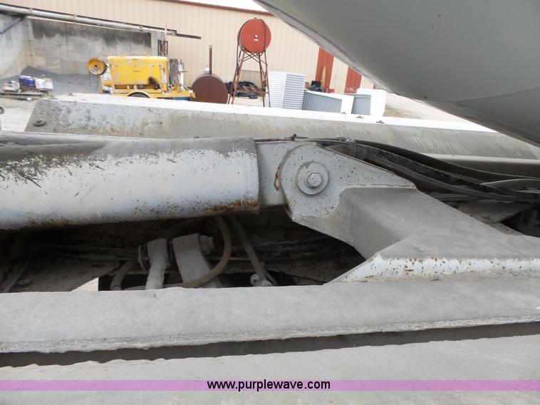 image for item K5183 1997 International 5070 mixer truck