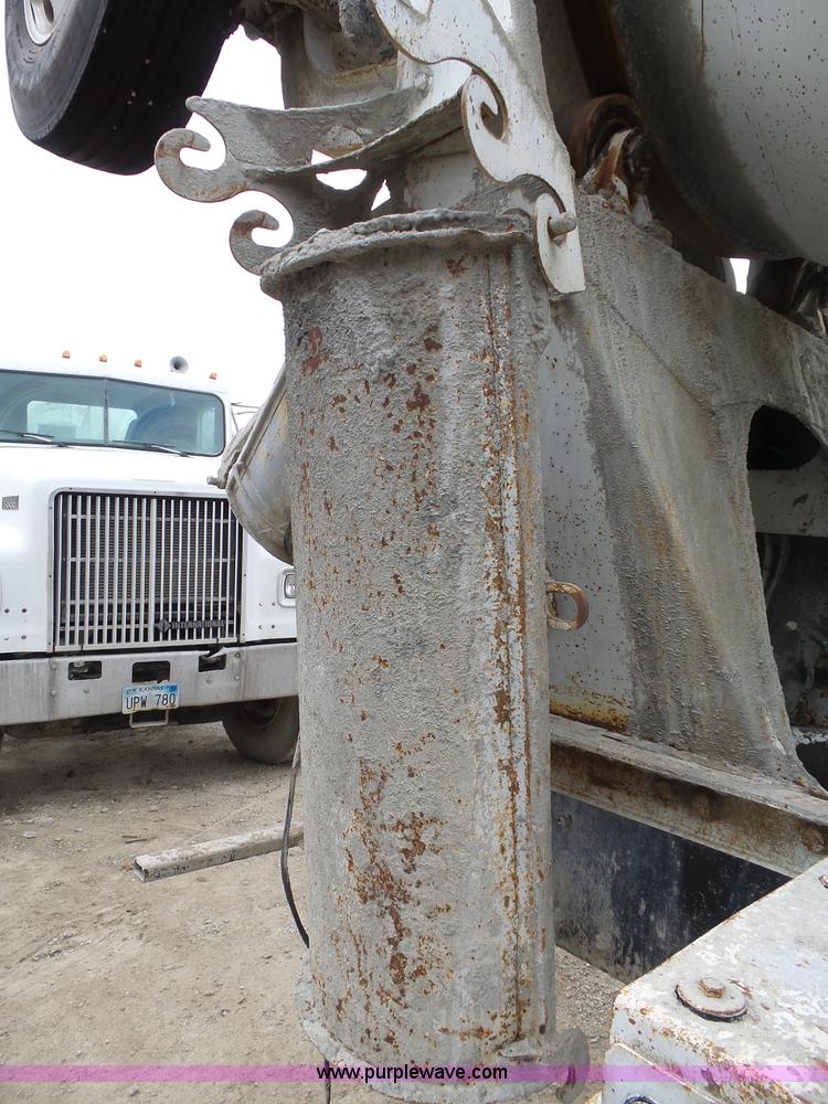 image for item K5183 1997 International 5070 mixer truck