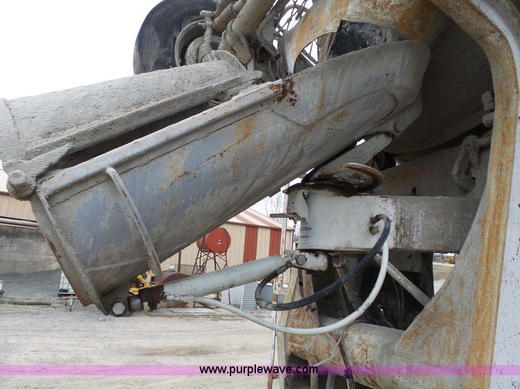 image for item K5183 1997 International 5070 mixer truck