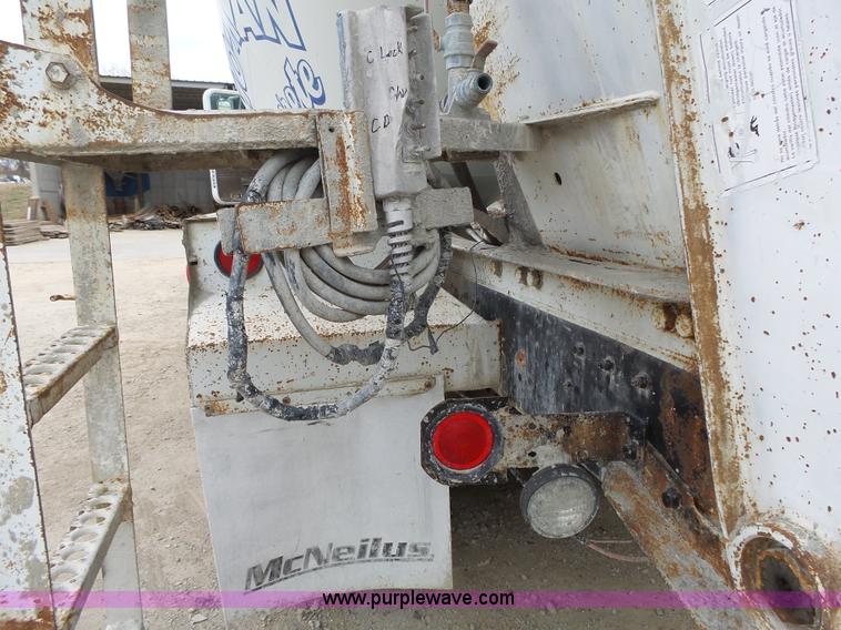 image for item K5183 1997 International 5070 mixer truck